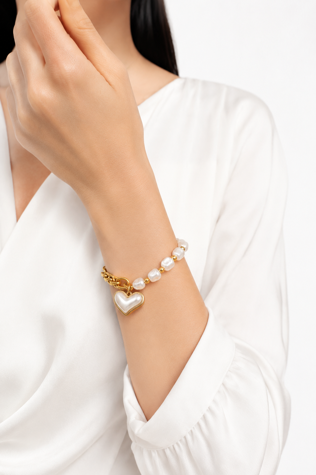💖 18K Gold Plated Pearl Heart Charm Bracelet | Anti-Tarnish Elegant Daily Wear Bracelet