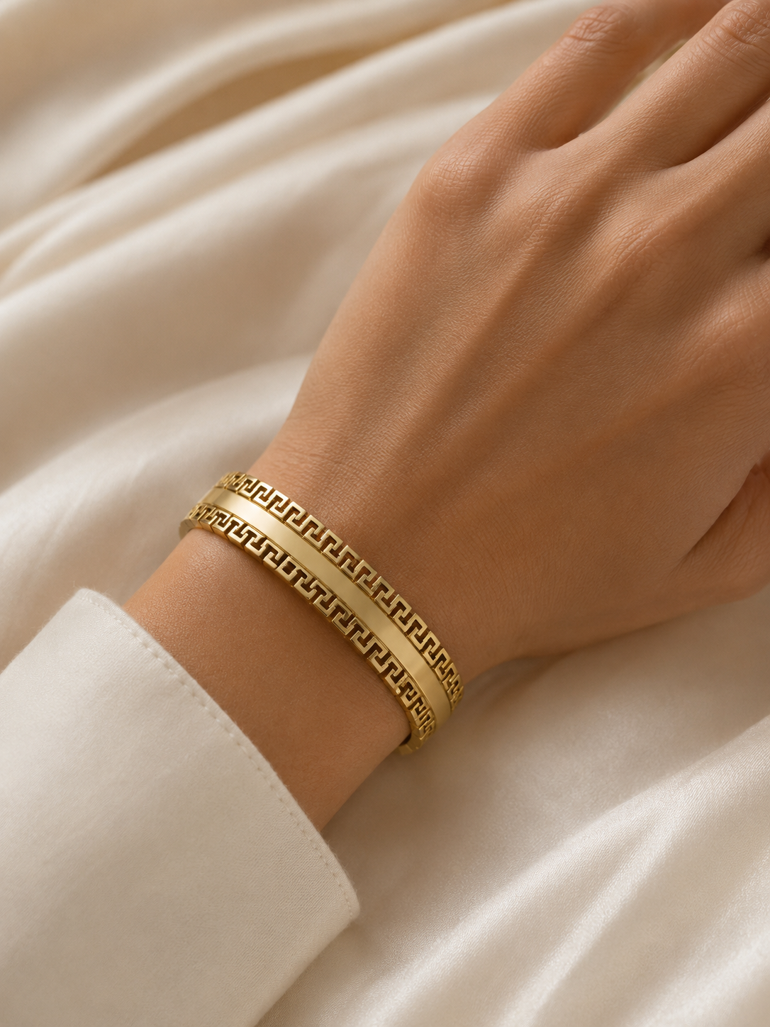 ✨ Greek Pattern Gold-Tone Luxury Bracelet  Product Description: