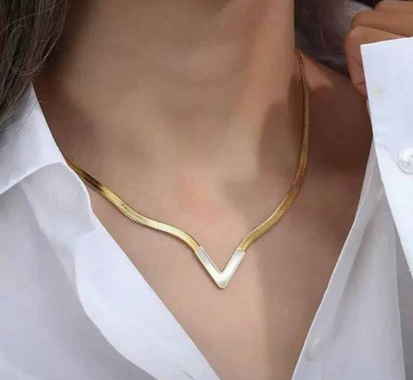 Anti-Tarnish 18K Gold Plated V Pendant Chain | Adjustable Waterproof Necklace for Women