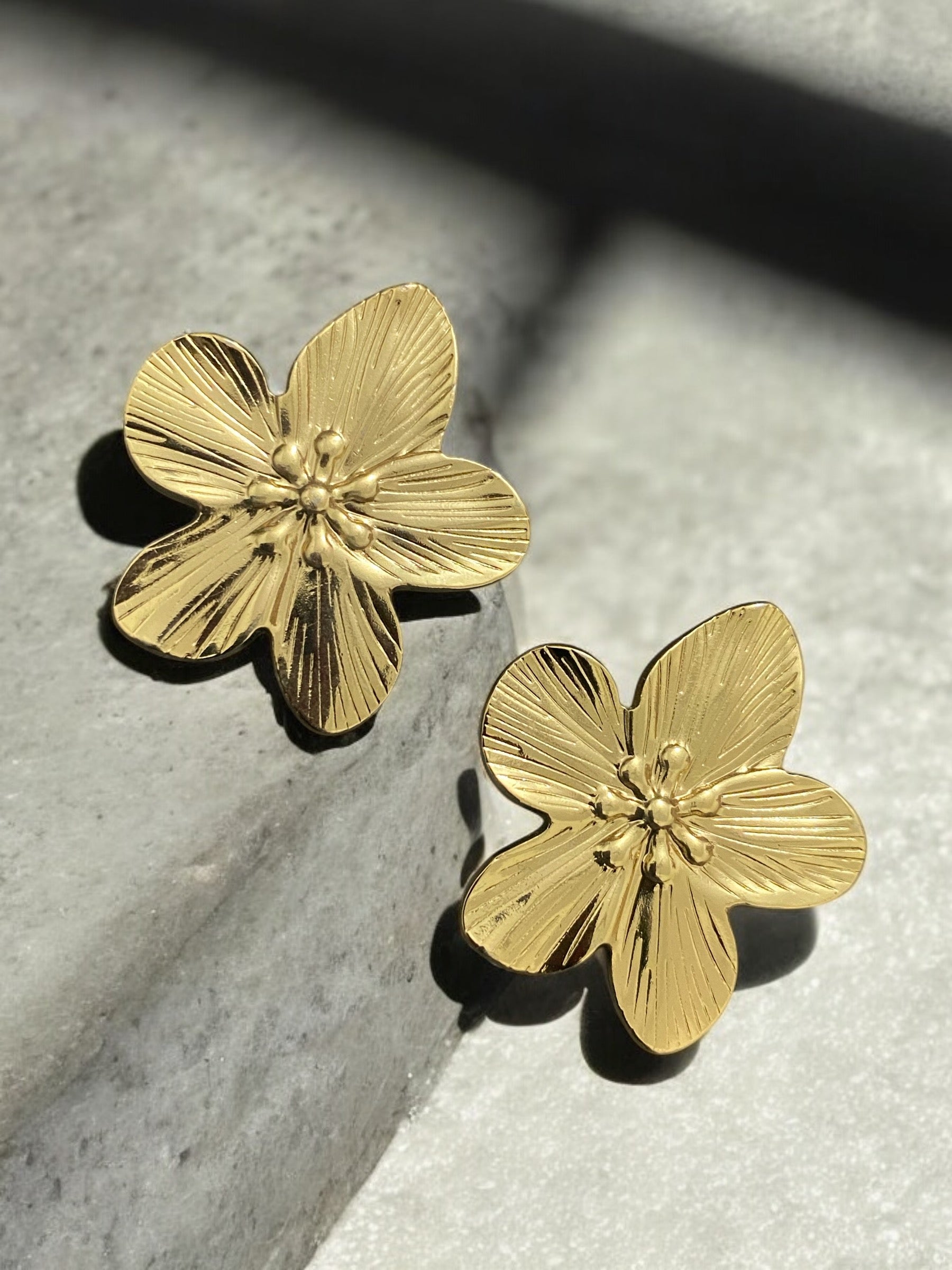 Anti-Tarnish Floral Design Large Earrings - Timeless Beauty and Durability