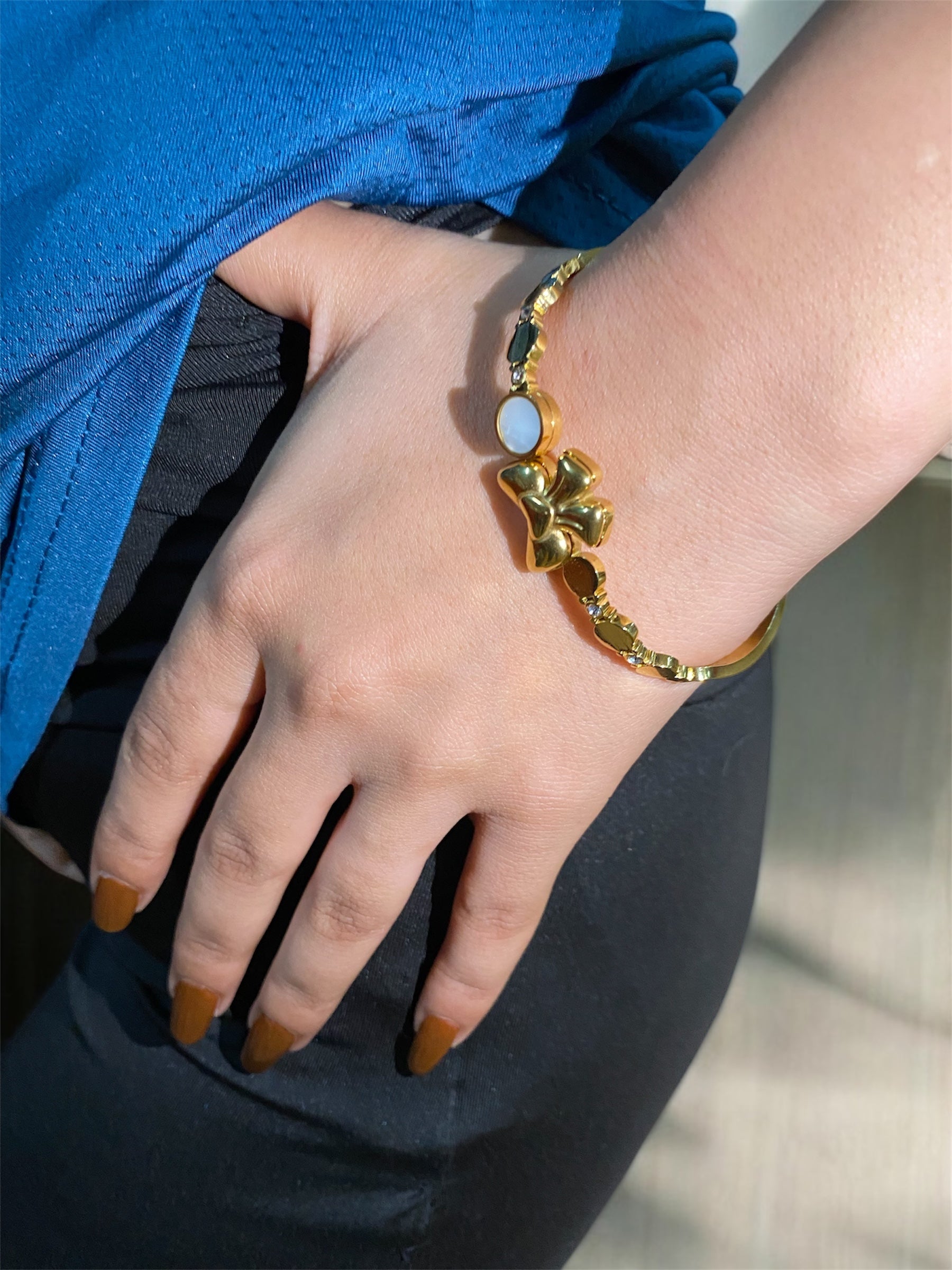 Elegant Anti-Tarnish & American Diamond Combination Bow Design Bracelet - A Timeless Piece of Luxury