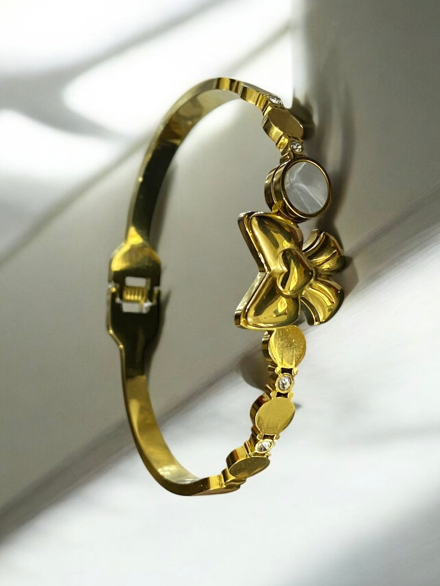 Elegant Anti-Tarnish & American Diamond Combination Bow Design Bracelet - A Timeless Piece of Luxury
