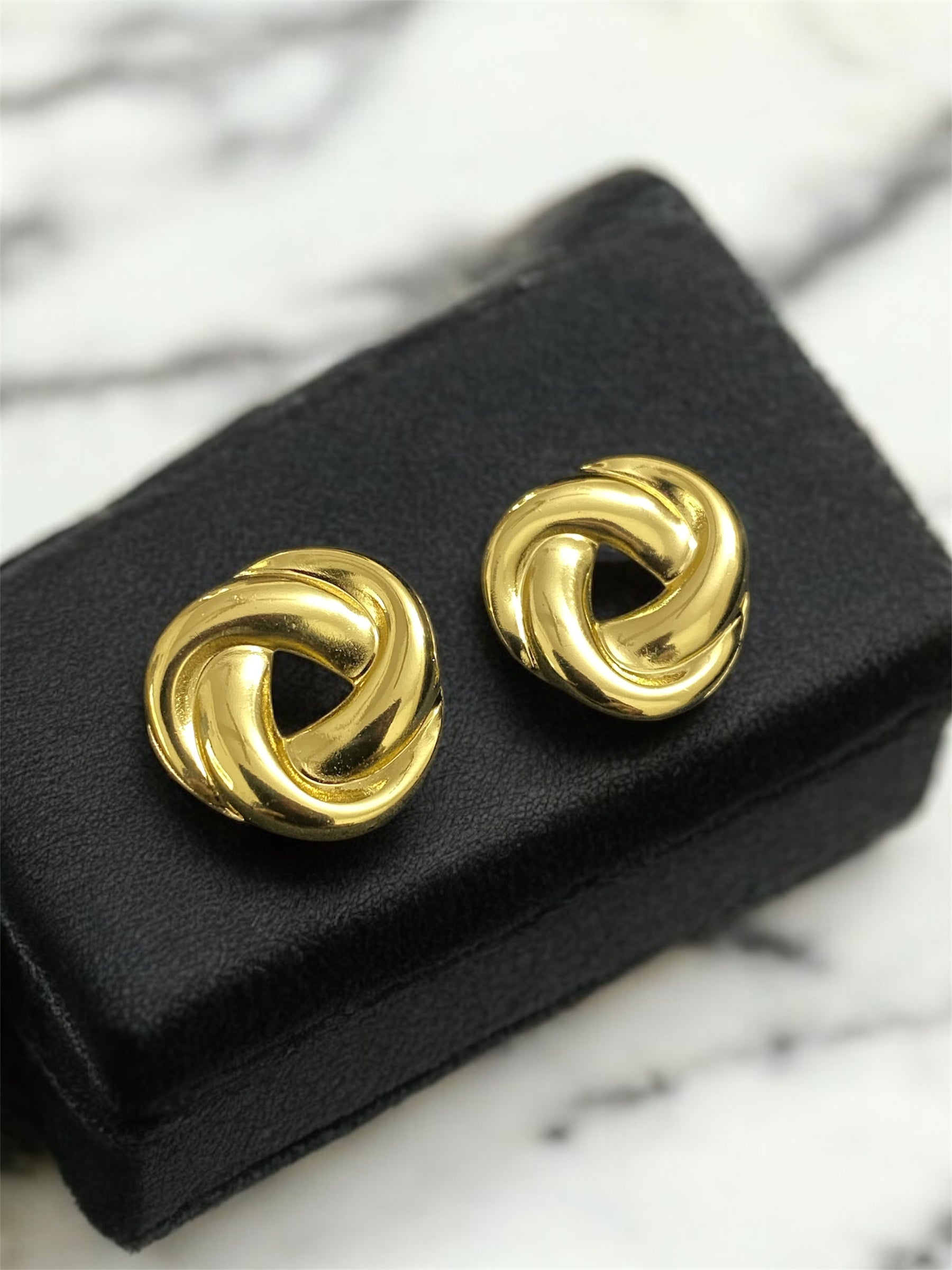 Chic Anti-Tarnish Designer Earrings – Elegance that Lasts