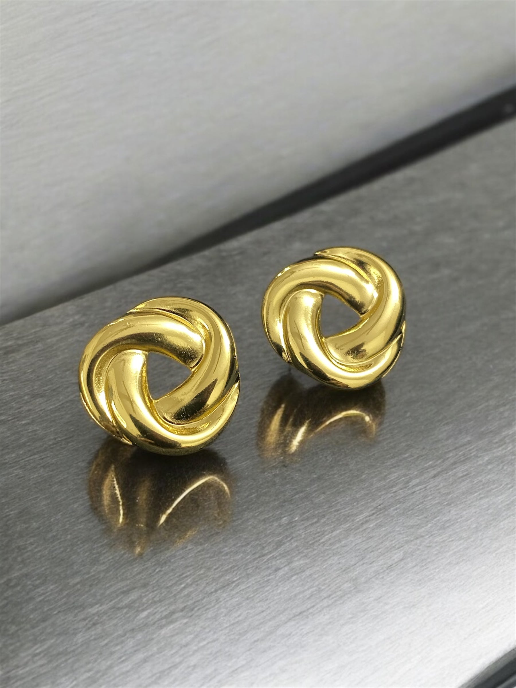 Chic Anti-Tarnish Designer Earrings – Elegance that Lasts
