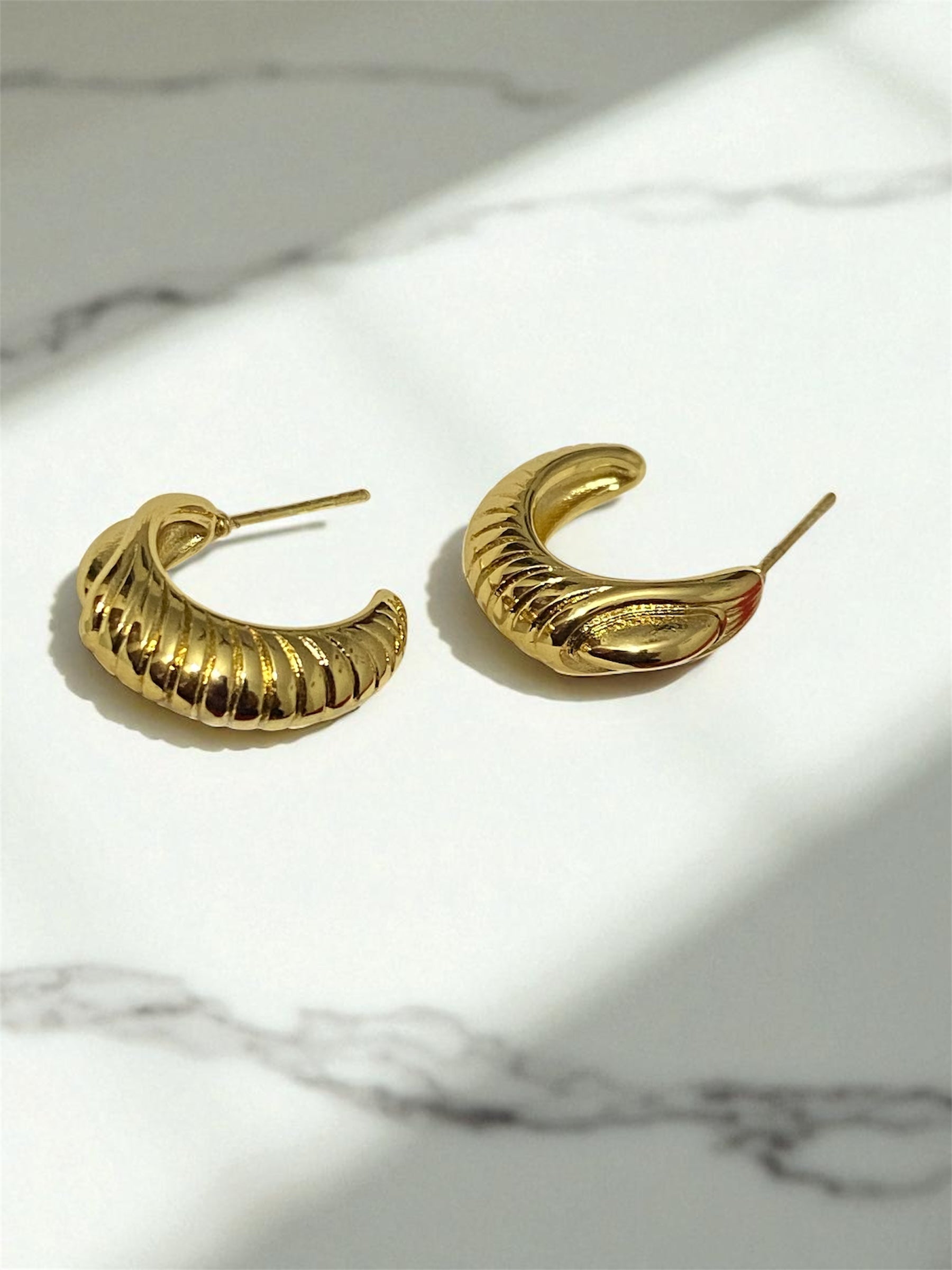 Anti-Tarnish Designer Hoop Earrings – Lightweight | Long-Lasting Shine | Hypoallergenic | Trendy & Elegant