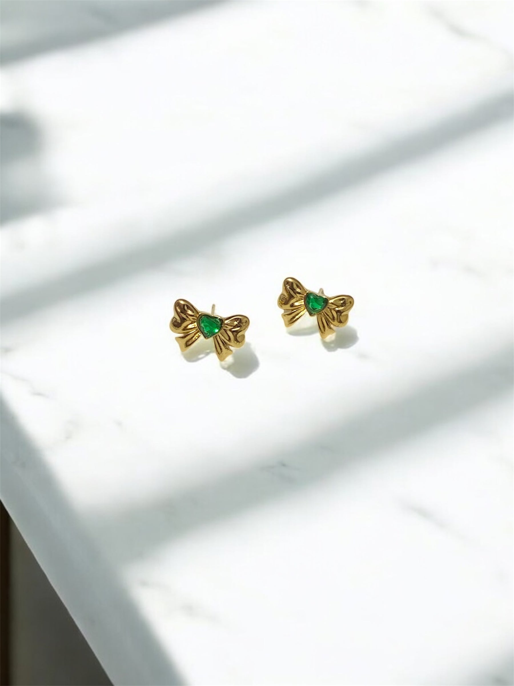 Elegant Anti-Tarnish Bow Earrings with Green Heart Design – Stylish & Lightweight Fashion Jewelry for Women & Girls