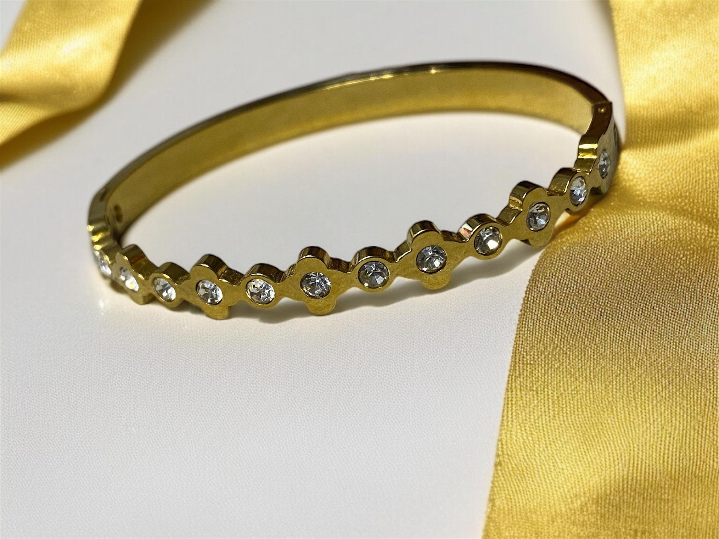 Premium Gold-Plated Anti-Tarnish Designer Bracelet with Sparkling American Diamonds – Elegant Party & Daily Wear