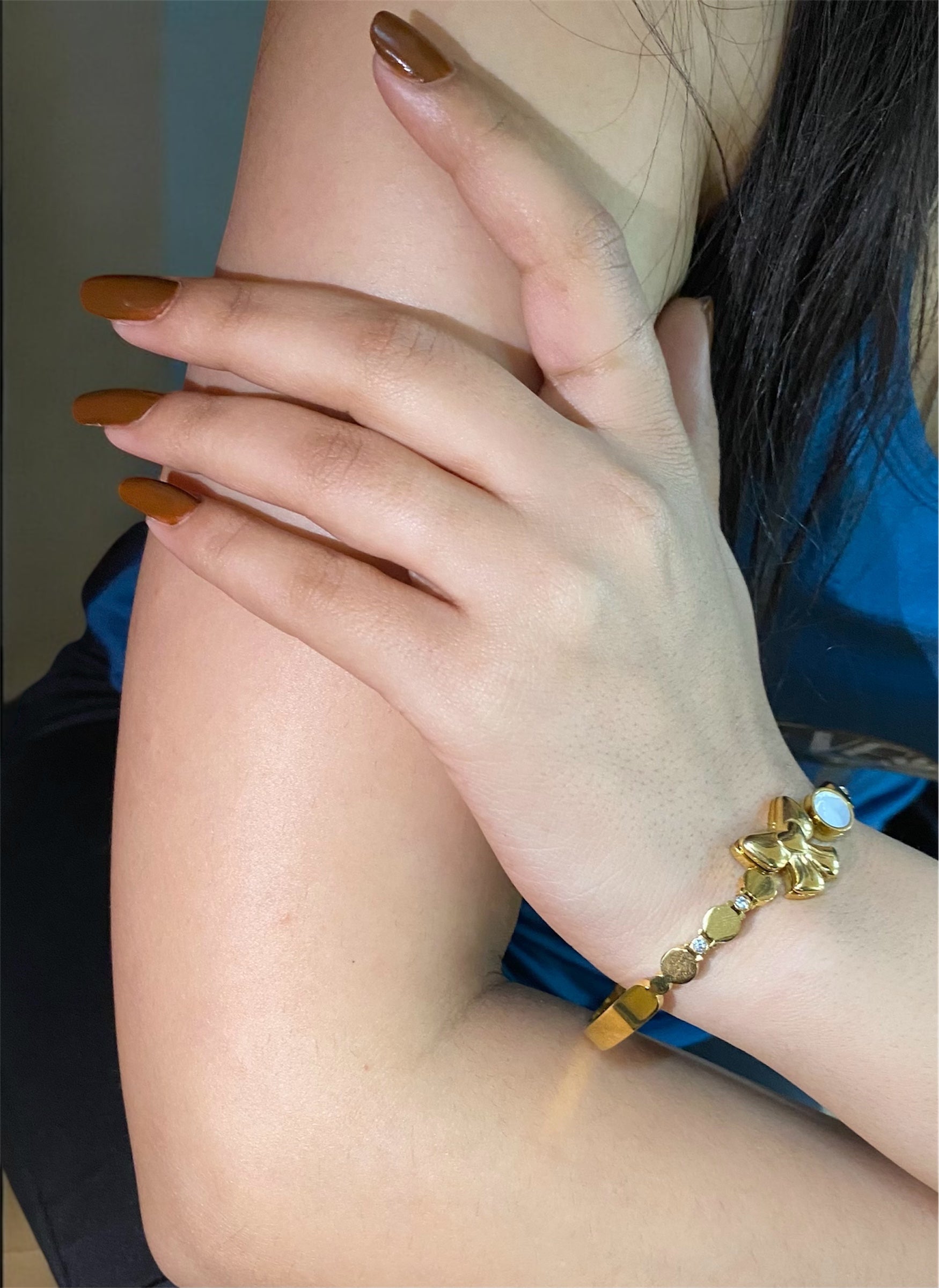 Elegant Anti-Tarnish & American Diamond Combination Bow Design Bracelet - A Timeless Piece of Luxury