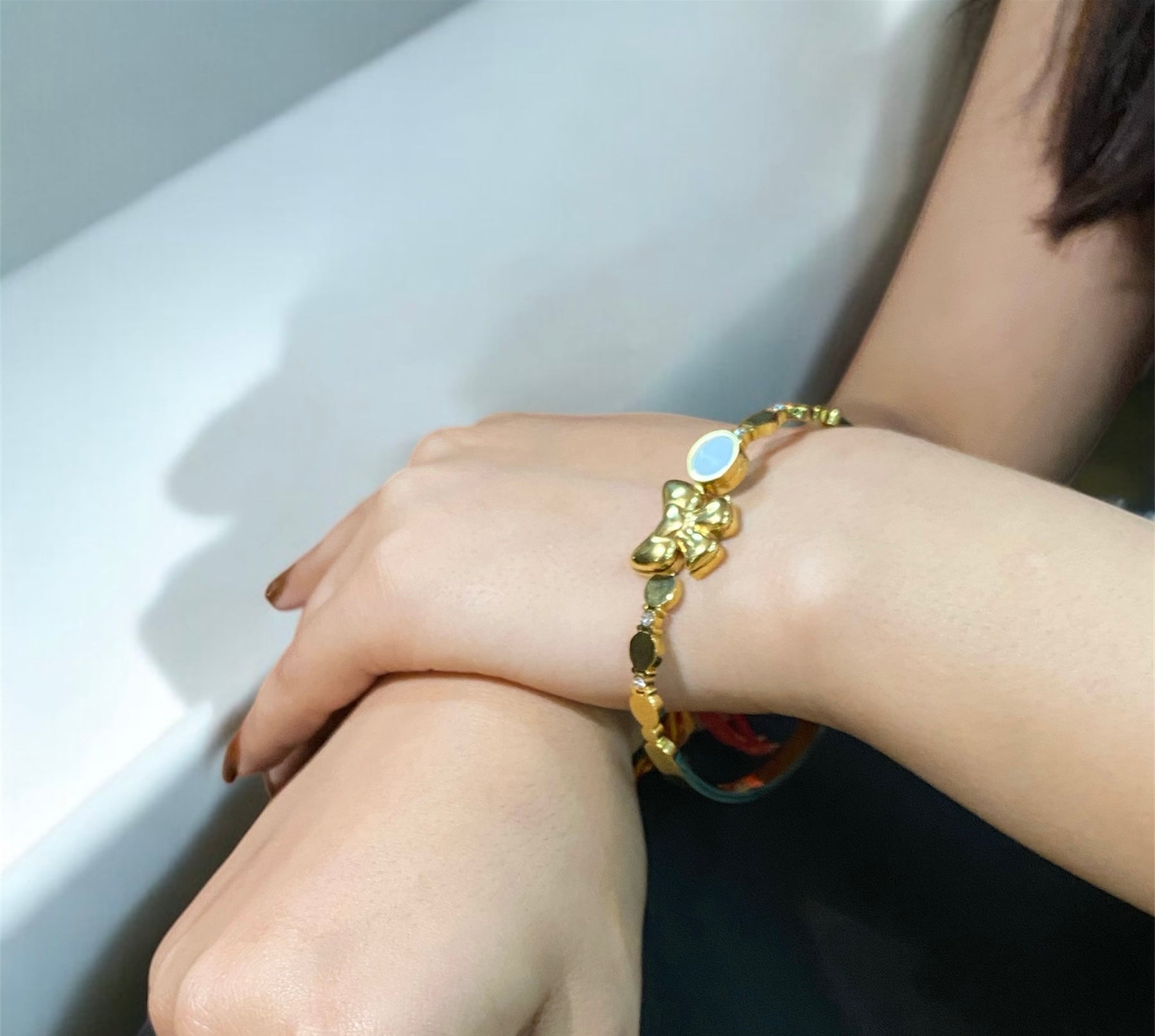 Elegant Anti-Tarnish & American Diamond Combination Bow Design Bracelet - A Timeless Piece of Luxury